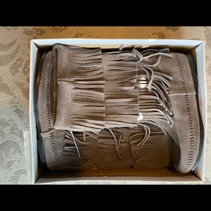 Minnetonka Boots (grey)